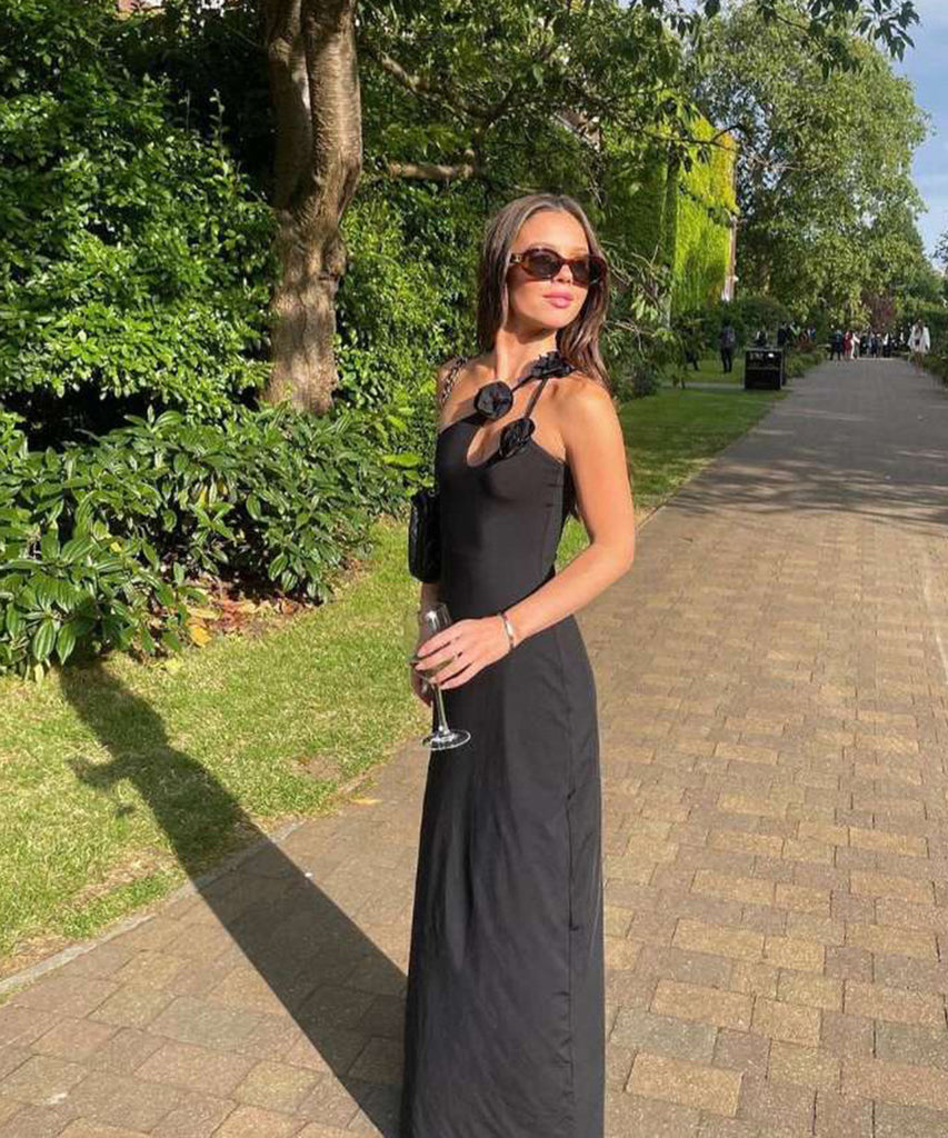 Chic Halter Dress With Sloping Shoulders in Elegant Black