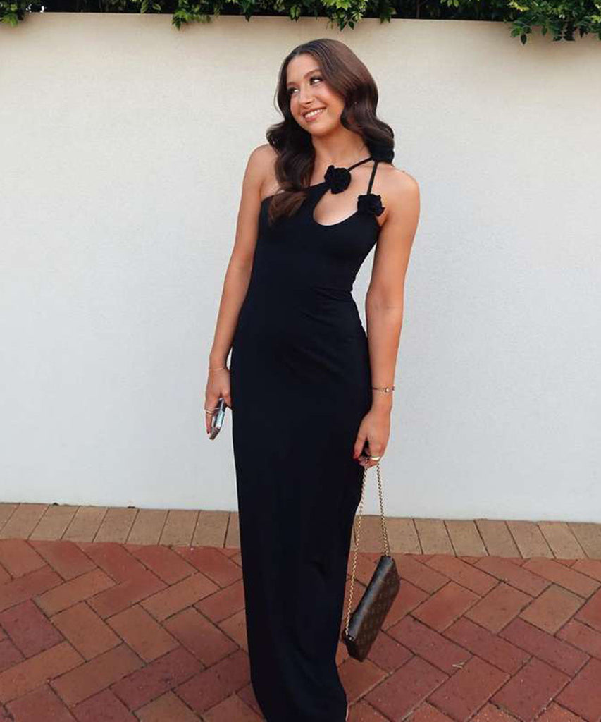 Chic Halter Dress With Sloping Shoulders in Elegant Black