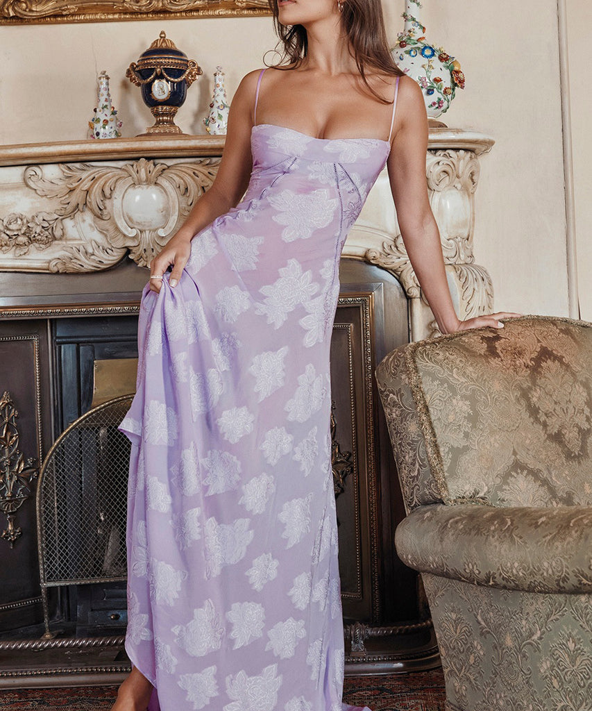 Chic Sexy Sleeveless Halter Dress with Open Back Design