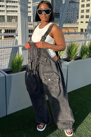 Stylish Wide-Leg Denim Jeans with Trendy Halter Pockets