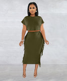 A Two-Piece Set of Solid-Color Fringed Round-Neck Short-Sleeve Long Dress