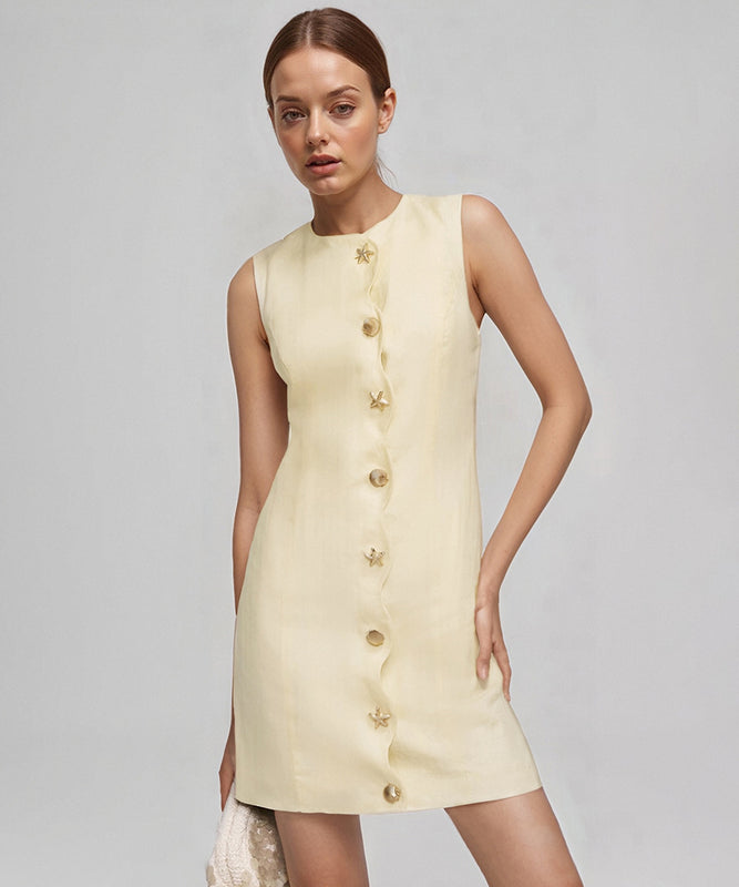 A Slim-Fitting Button-Down Sleeveless Short Skirt in the Style of a Socialite