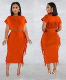 A Two-Piece Set of Solid-Color Fringed Round-Neck Short-Sleeve Long Dress