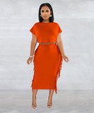 A Two-Piece Set of Solid-Color Fringed Round-Neck Short-Sleeve Long Dress