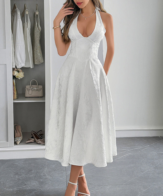 Elegant Halter Neck Evening Dress with Cinched Waist Long Skirt