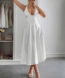 Elegant Halter Neck Evening Dress with Cinched Waist Long Skirt