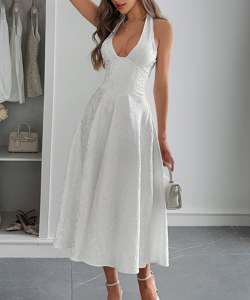 Elegant Halter Neck Evening Dress with Cinched Waist Long Skirt