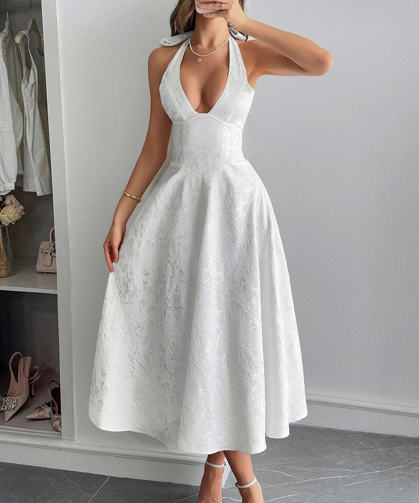 Elegant Halter Neck Evening Dress with Cinched Waist Long Skirt