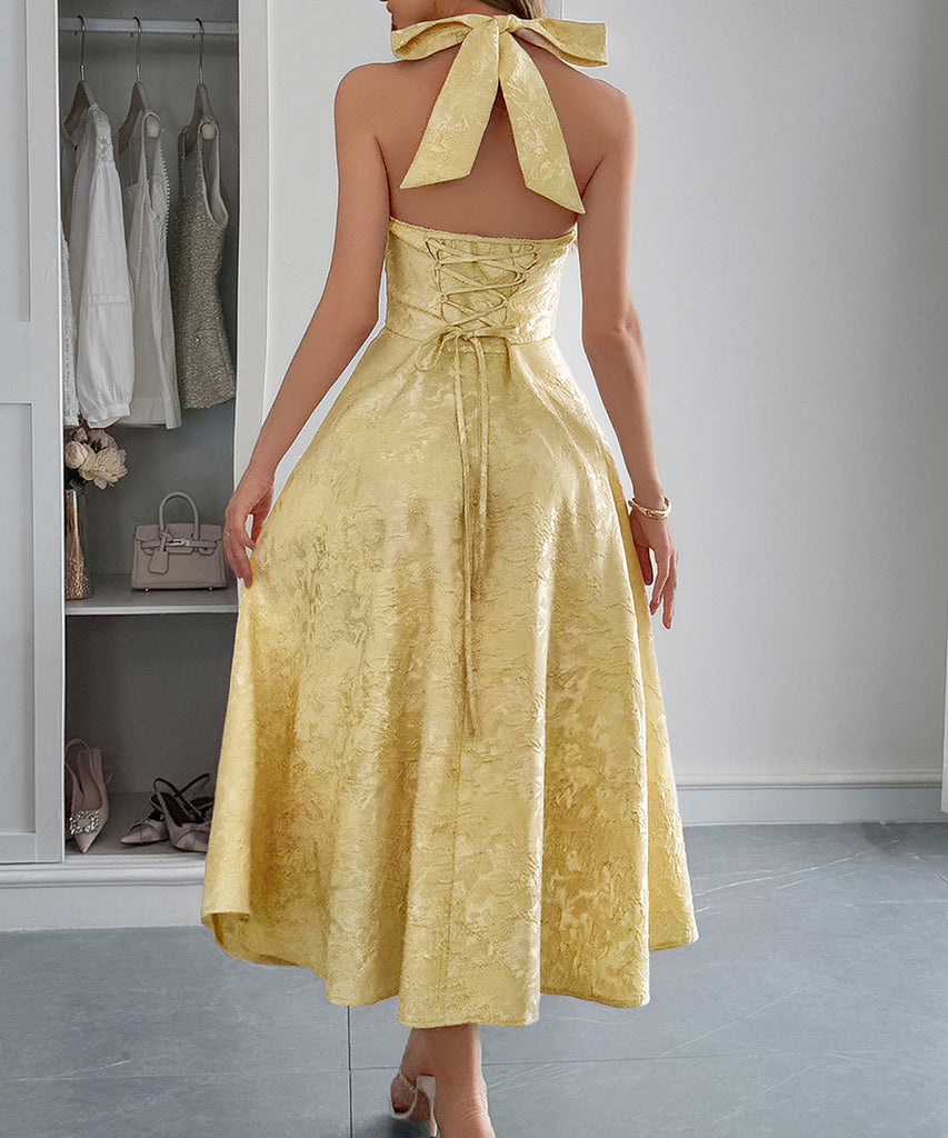 Elegant Halter Neck Evening Dress with Cinched Waist Long Skirt