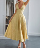 Elegant Halter Neck Evening Dress with Cinched Waist Long Skirt