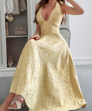 Elegant Halter Neck Evening Dress with Cinched Waist Long Skirt