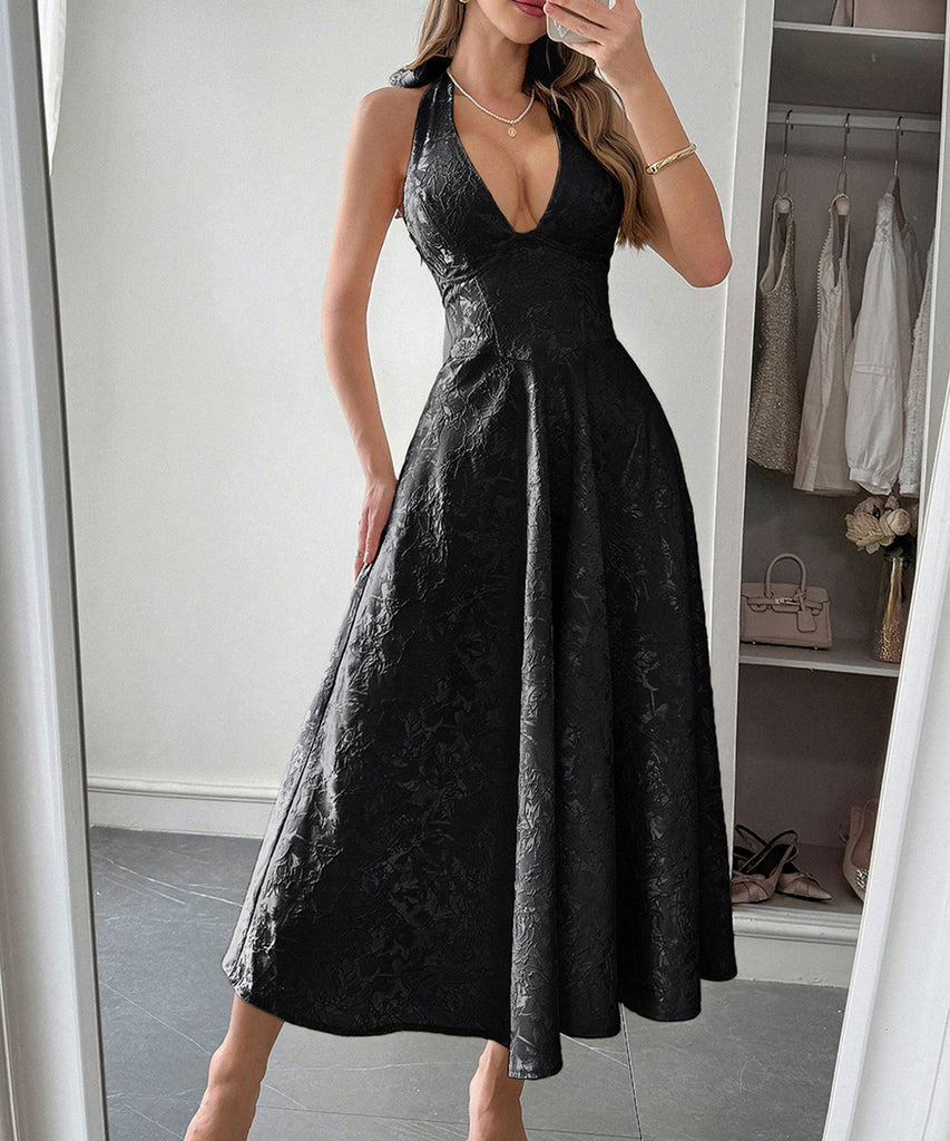 Elegant Halter Neck Evening Dress with Cinched Waist Long Skirt