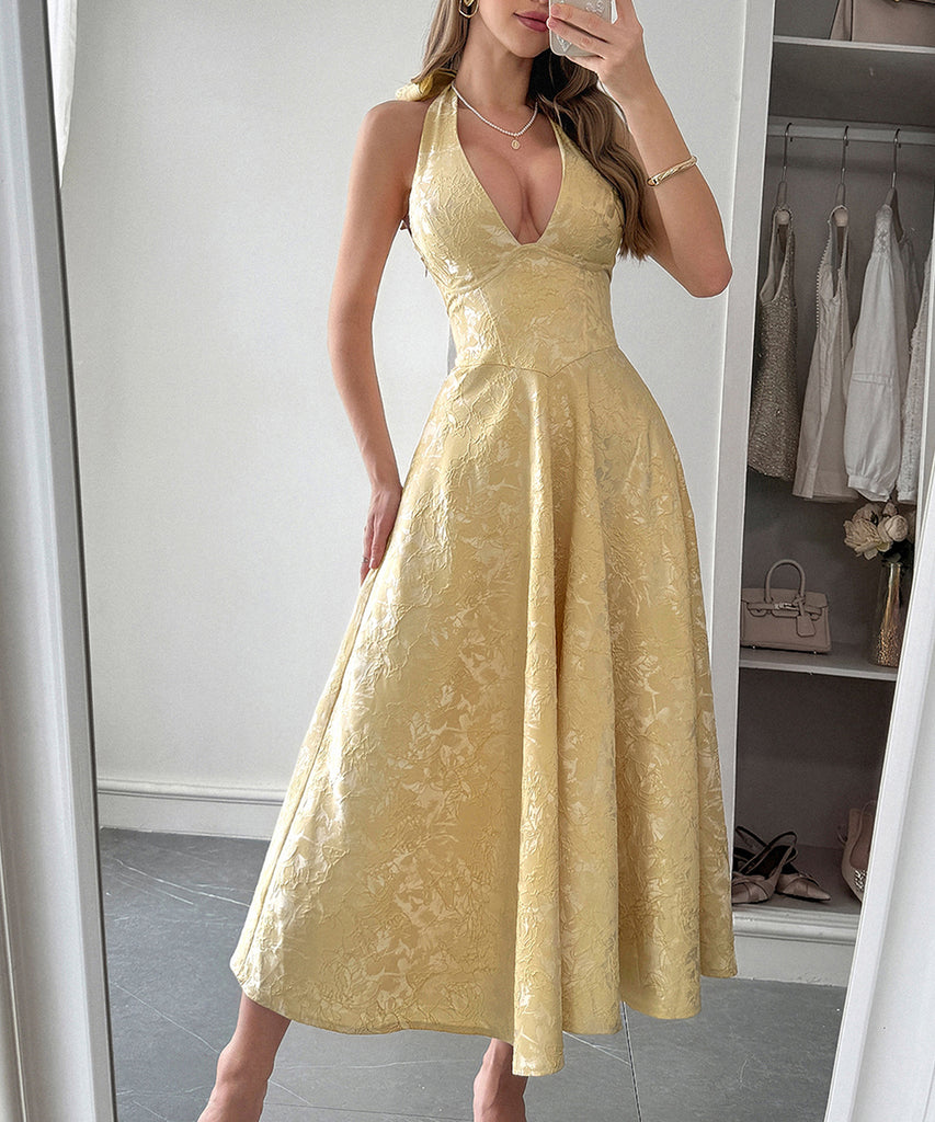 Elegant Halter Neck Evening Dress with Cinched Waist Long Skirt