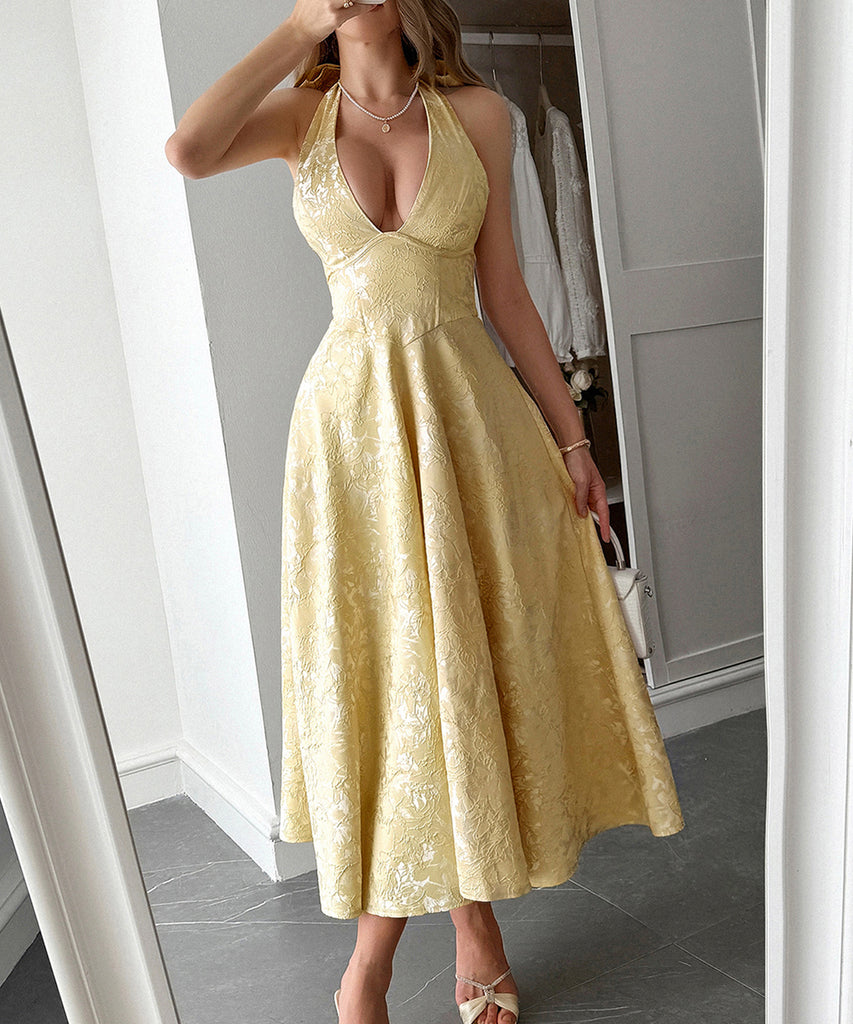 Elegant Halter Neck Evening Dress with Cinched Waist Long Skirt