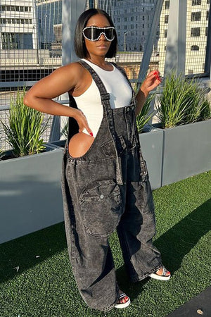 Stylish Wide-Leg Denim Jeans with Trendy Halter Pockets