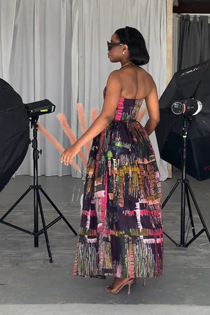 Chic Printed Dress with Defined Neckline and Waist