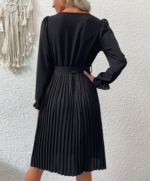 Chic Black V-Neck Dress with Short Sleeves